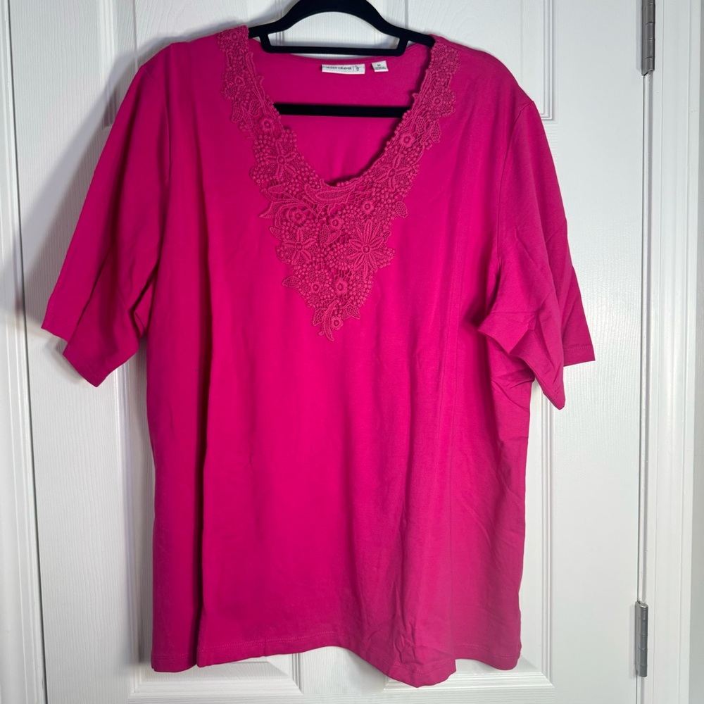 NWOT. Susan Graver v-neck tee size 3X with floral lace design. Pink top